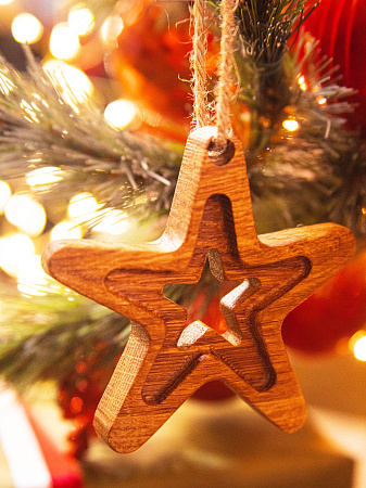 Новогодняя деревянная ёлочная игрушка из натурального дуба Звезда